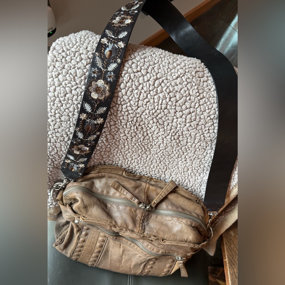 Vintage Lambskin rare Liebskind Berlin bag with purposeful distressed look. Boho - Picture 7 of 16
